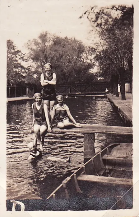 Framed Print : Commercial Road Swimming Baths, Bedford - Bathers Framed Print : Commercial Road Swimming Baths, Bedford - Bathers