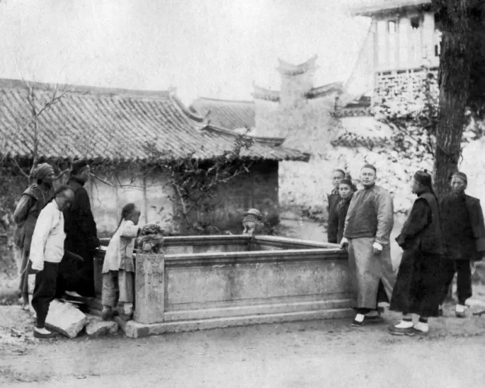 Framed Print : Communal water tank, China Framed Print : Communal water tank, China
