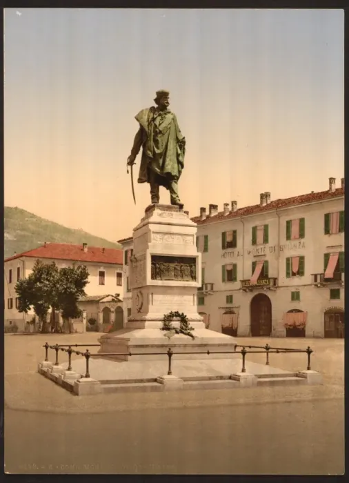Framed Print : Como, Garibaldi Monument, Lake Como, Italy Framed Print : Como, Garibaldi Monument, Lake Como, Italy