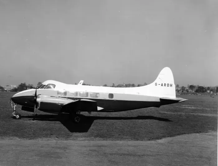 Framed Print : Former company demonstrator de Havilland DH104 Dove 8 Framed Print : Former company demonstrator de Havilland DH104 Dove 8