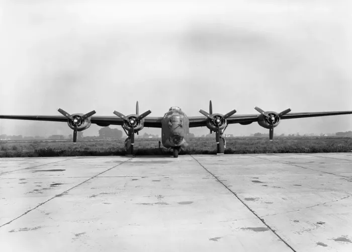 Framed Print : Consolidated B-24J Liberator B-8 Framed Print : Consolidated B-24J Liberator B-8