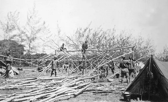 Framed Print : Constructing bandas, Schaedels Farm, East Africa, WW1 Framed Print : Constructing bandas, Schaedels Farm, East Africa, WW1