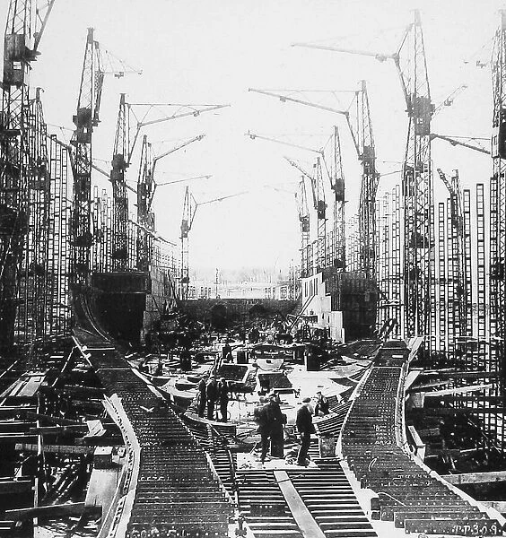 Construction of RMS Queen Elizabeth