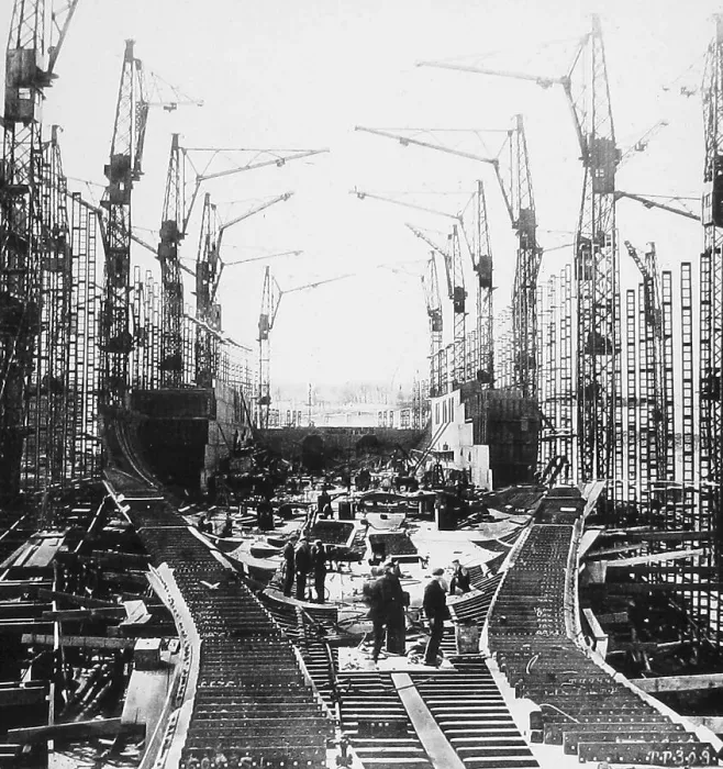 Framed Print : Construction of RMS Queen Elizabeth Framed Print : Construction of RMS Queen Elizabeth