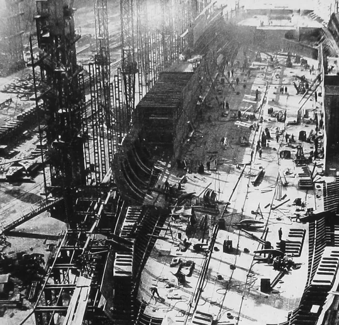 Framed Print : Construction of RMS Queen Elizabeth Framed Print : Construction of RMS Queen Elizabeth