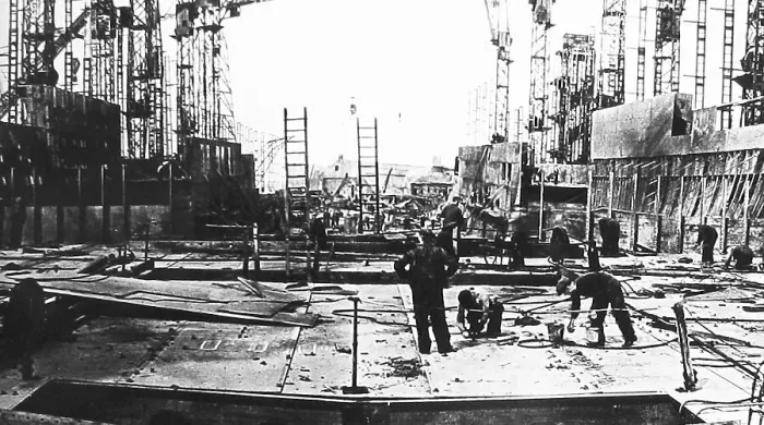 Framed Print : Construction of RMS Queen Elizabeth Framed Print : Construction of RMS Queen Elizabeth