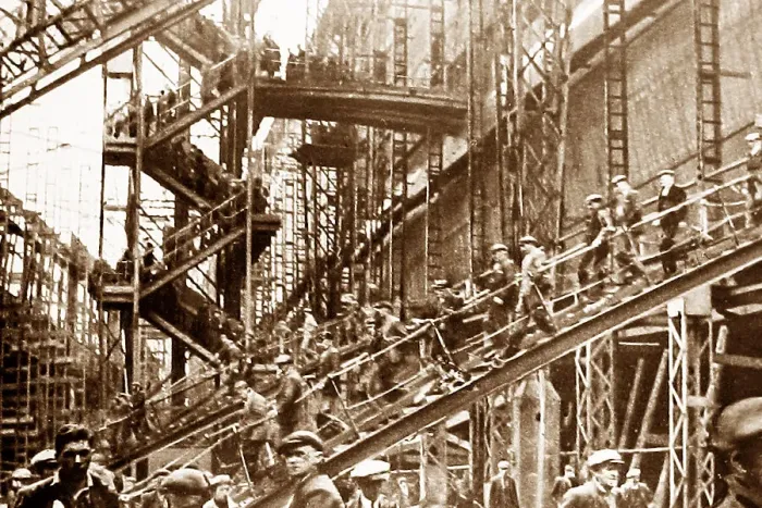 Framed Print : Construction of RMS Queen Elizabeth launched in 1938 Framed Print : Construction of RMS Queen Elizabeth launched in 1938