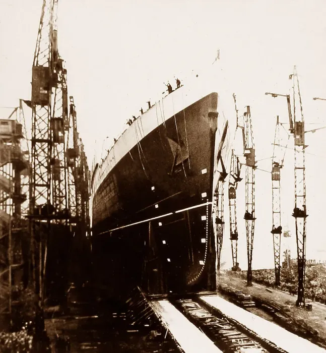 Framed Print : Construction of RMS Queen Elizabeth launched in 1938 Framed Print : Construction of RMS Queen Elizabeth launched in 1938