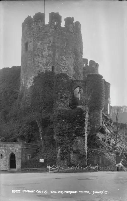 Framed Print : Conway Castle: The Drawbridge Tower Framed Print : Conway Castle: The Drawbridge Tower