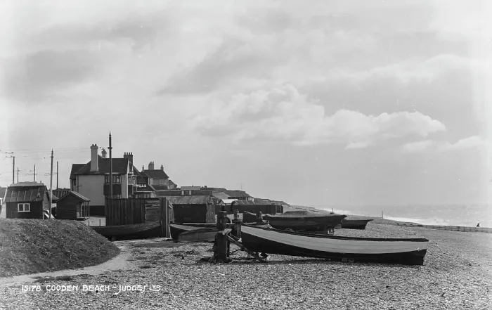 Framed Print : Cooden Beach Scene Framed Print : Cooden Beach Scene