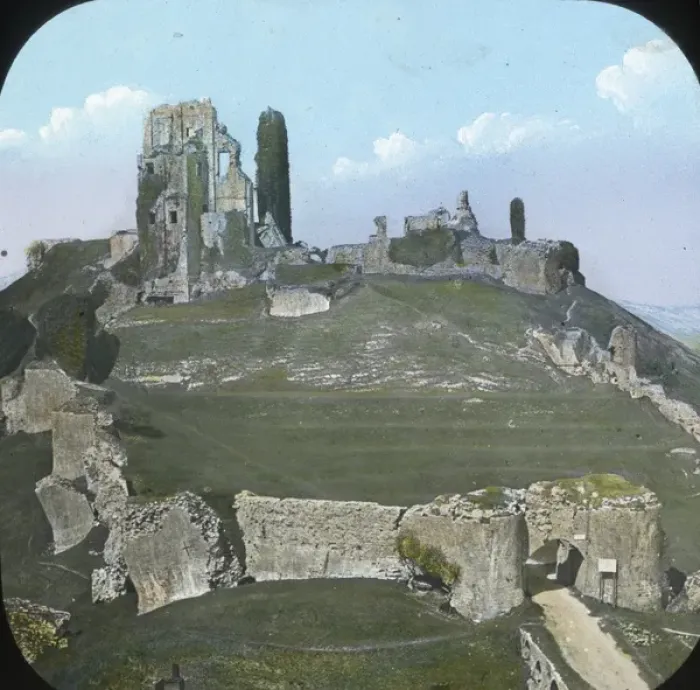 Framed Print : Corfe Castle, Corfe, Isle of Purbeck, Dorset Framed Print : Corfe Castle, Corfe, Isle of Purbeck, Dorset