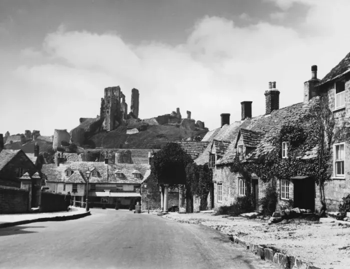 Framed Print : Corfe Castle / Dorset / 30S Framed Print : Corfe Castle / Dorset / 30S