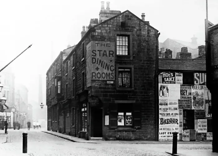 Framed Print : Corner of Howe Street, Burnley, Lancashire, early 1900s Framed Print : Corner of Howe Street, Burnley, Lancashire, early 1900s