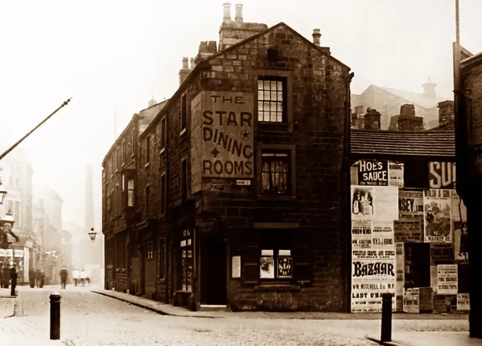 Framed Print : Corner of Howe Street, Burnley, Lancashire, early 1900s Framed Print : Corner of Howe Street, Burnley, Lancashire, early 1900s