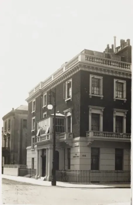 Framed Print : Corner of Sussex Street and Cambridge St Framed Print : Corner of Sussex Street and Cambridge St