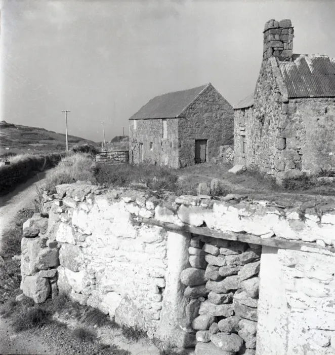 Framed Print : Cornish stone farmhouse and lane Framed Print : Cornish stone farmhouse and lane
