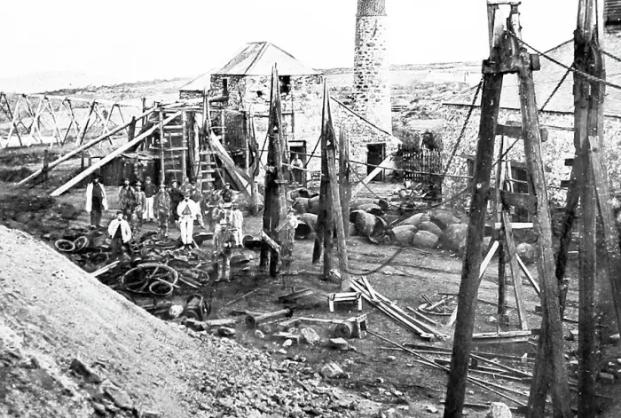 Framed Print : A Cornish tin mine engine house, Victorian period Framed Print : A Cornish tin mine engine house, Victorian period