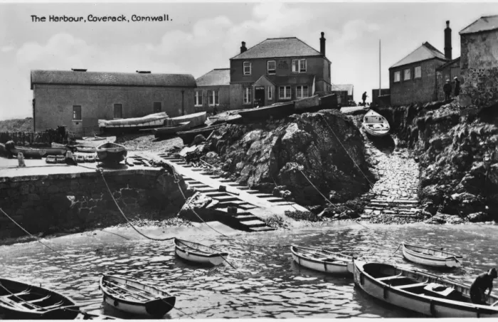 Framed Print : Cornwall scene - Coverack Framed Print : Cornwall scene - Coverack