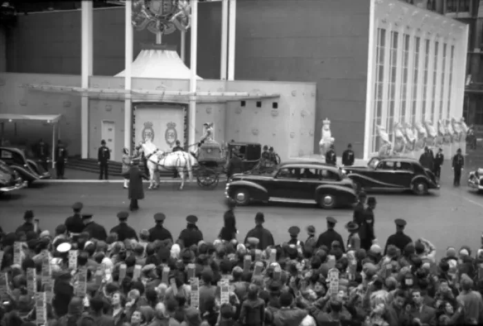 Framed Print : Coronation. Coach arriving with VIP Framed Print : Coronation. Coach arriving with VIP