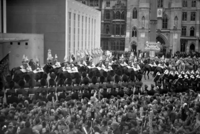Framed Print : Coronation. Queens escort Household Cavalry Framed Print : Coronation. Queens escort Household Cavalry