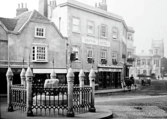 Framed Print : Coronation Stone and Griffin Hotel, Kingston on Thames Framed Print : Coronation Stone and Griffin Hotel, Kingston on Thames