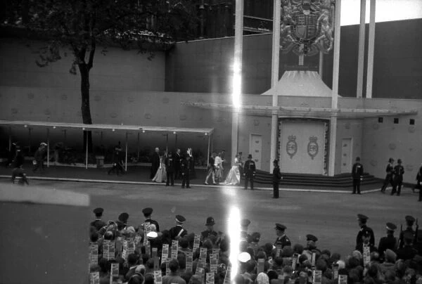 Coronation. VIPs arriving as side entrance