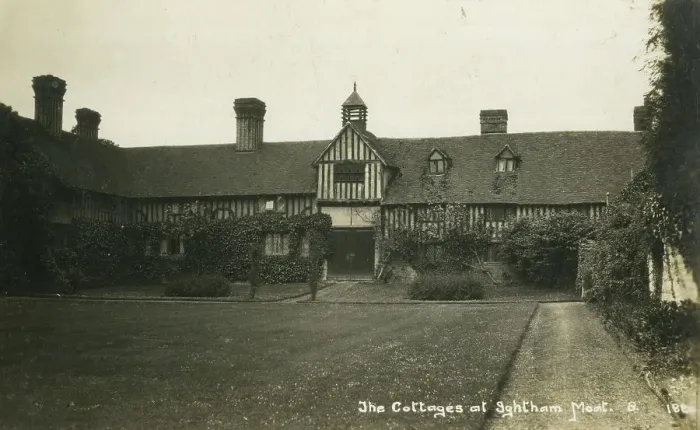 Framed Print : The Cottages at Ightham Mote, Kent