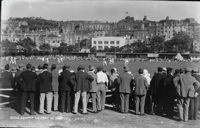 Framed Print : County Cricket at Hastings Framed Print : County Cricket at Hastings