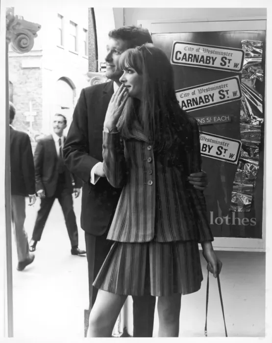 Framed Print : A Couple on Carnaby St Framed Print : A Couple on Carnaby St