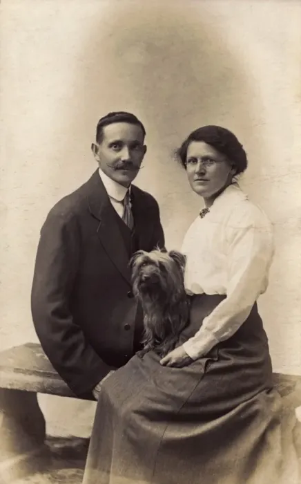 Framed Print : Couple with Havanese Framed Print : Couple with Havanese