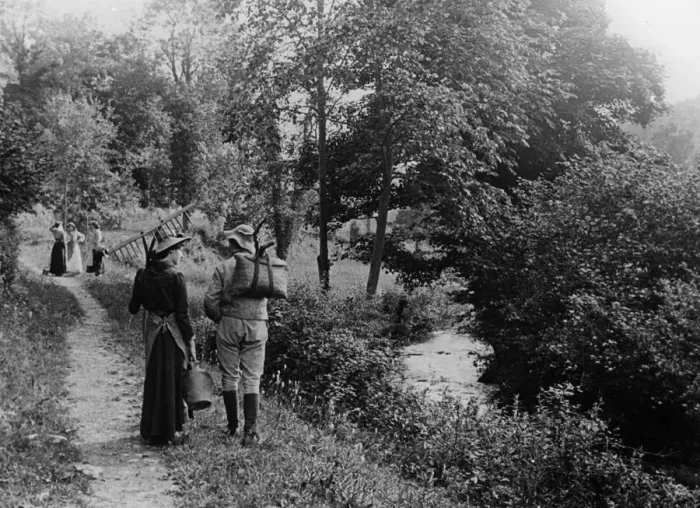 Framed Print : Couple strolling by riverside, 1890s Framed Print : Couple strolling by riverside, 1890s