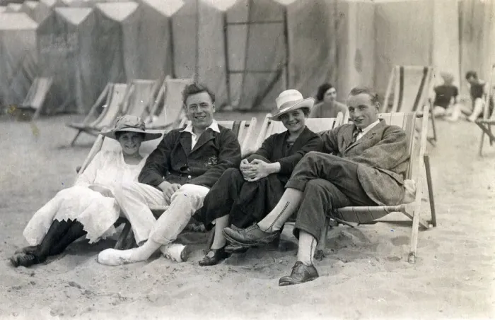 Framed Print : Couples sit in deckchairs on the beach at Margate, Kent Framed Print : Couples sit in deckchairs on the beach at Margate, Kent