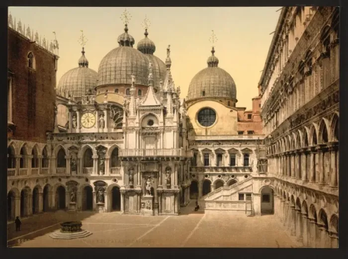 Framed Print : A court in the Doges Palace, Venice, Italy Framed Print : A court in the Doges Palace, Venice, Italy