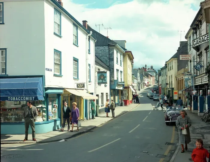 Framed Print : Court Street, Moretonhampstead, Dartmoor, Devon Framed Print : Court Street, Moretonhampstead, Dartmoor, Devon