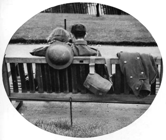 Framed Print : Courting wartime couple, 1939 Framed Print : Courting wartime couple, 1939
