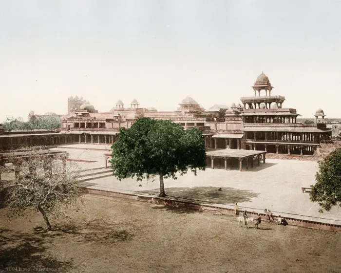Framed Print : Courtyard at Fatehpur Sikri, India Framed Print : Courtyard at Fatehpur Sikri, India