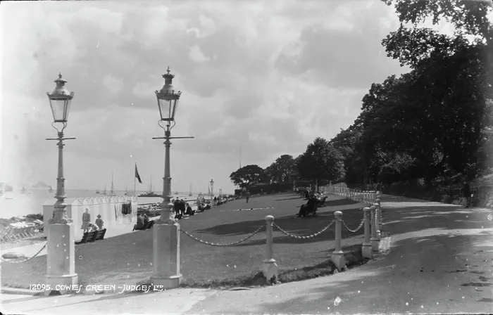 Framed Print : Cowes Green Framed Print : Cowes Green
