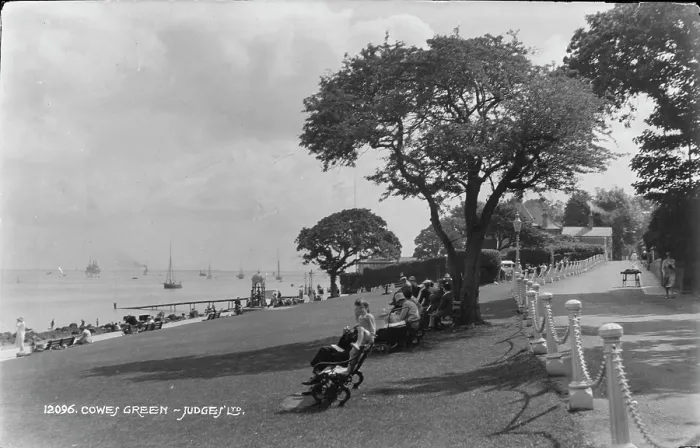 Framed Print : Cowes Green Framed Print : Cowes Green