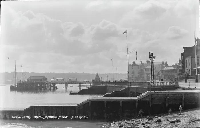 Framed Print : Cowes Royal Landing Stage Framed Print : Cowes Royal Landing Stage