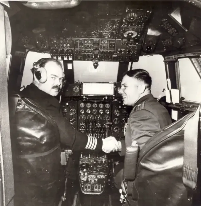 Framed Print : Cpt Stanley Key with Cosmonaut Major Yuri Alekseyevich Gagar Framed Print : Cpt Stanley Key with Cosmonaut Major Yuri Alekseyevich Gagar