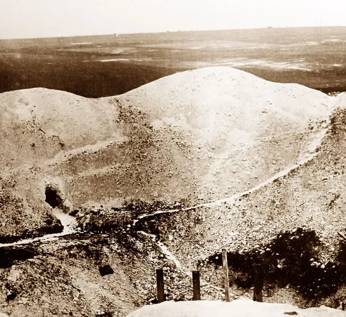Framed Print : A mine crater at La Boiselle on the Somme - WW1 Framed Print : A mine crater at La Boiselle on the Somme - WW1