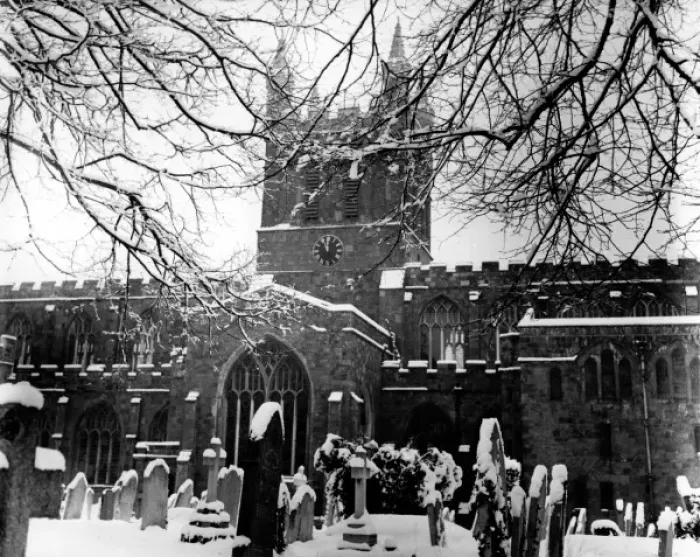 Framed Print : Crediton Church, Devon, in the snow Framed Print : Crediton Church, Devon, in the snow