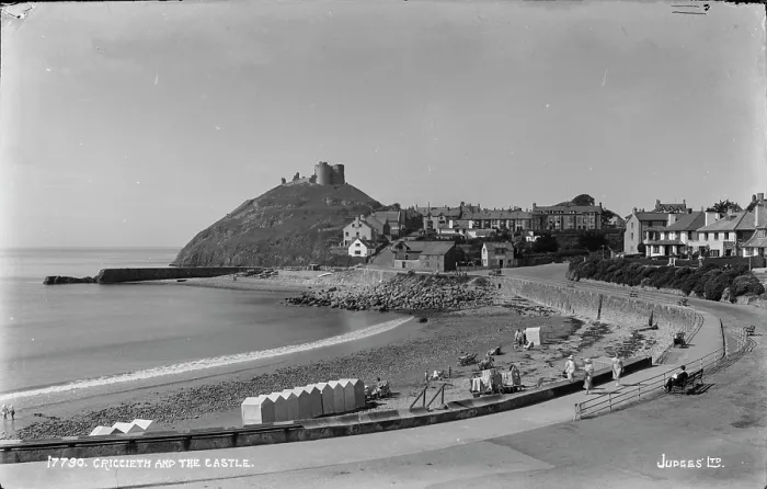 Framed Print : Criccieth and the Castle Framed Print : Criccieth and the Castle