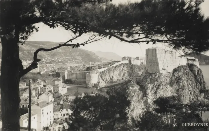 Framed Print : Croatia - Dubrovnik - City Walls Framed Print : Croatia - Dubrovnik - City Walls