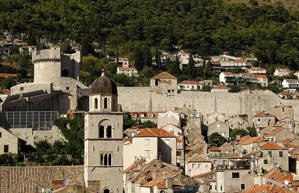CROATIA. DUBROVNIK. View of the medieval neighborhood with t
