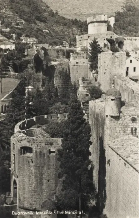 Framed Print : Croatia - Dubrovnik - Walls of the Minceta Fortress Framed Print : Croatia - Dubrovnik - Walls of the Minceta Fortress