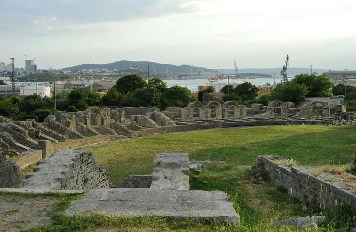 Framed Print : Croatia, Solin. City of Salona. The amphitheatre ruins Framed Print : Croatia, Solin. City of Salona. The amphitheatre ruins