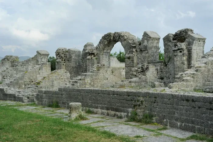 Framed Print : Croatia, Solin. City of Salona. Ruins of the amphitheatre Framed Print : Croatia, Solin. City of Salona. Ruins of the amphitheatre