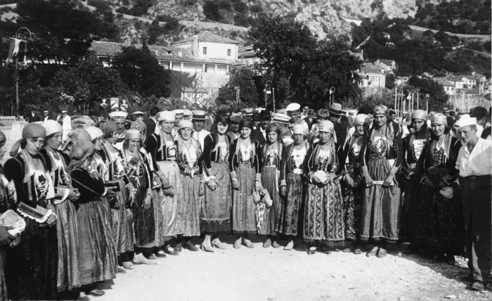 Framed Print : Croatian villagers (Women) - National Costume Framed Print : Croatian villagers (Women) - National Costume