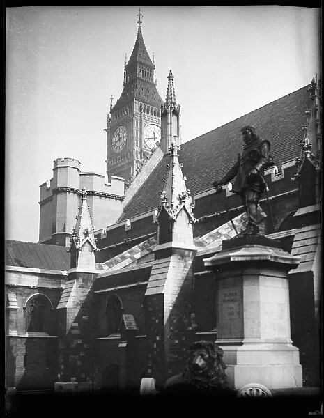 Cromwell Statue London
